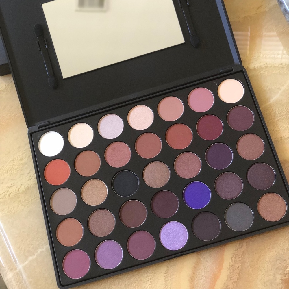 KARA ES8 Professional Makeup Palette